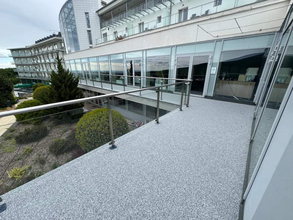 A KEMCO Decor Stone a Hotel Ózon teraszán.